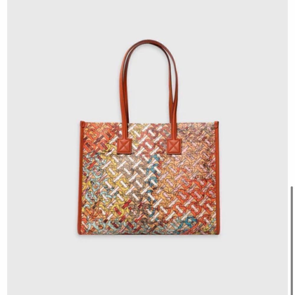 Burberry
Freya TB & Map-Print Leather Tote Bag - Picture 2 of 12